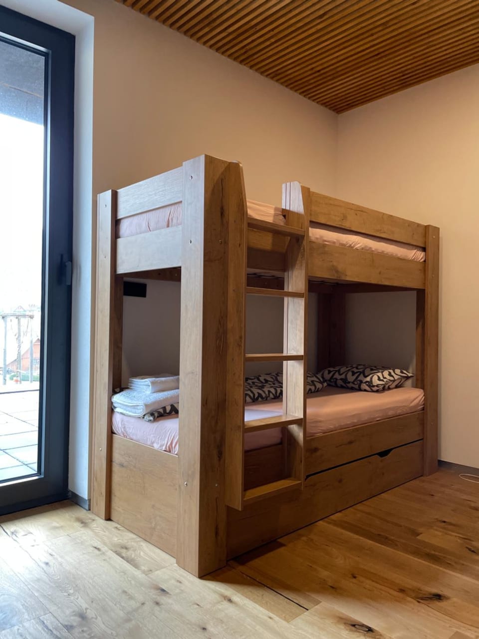 children, bunk bed