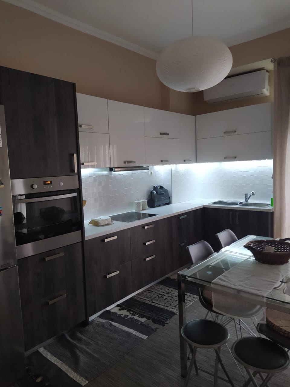 Kitchen or kitchenette, Dining area, pet friendly, stove