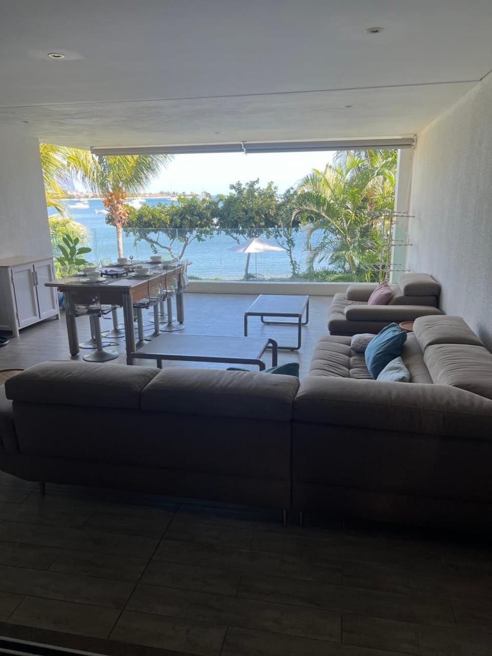 SPECIAL OFFER Prime Seafront Apartment in Latitude, Black River 100 Mbps fast internet connection Apartment in Rivière Noire District, Mauritius