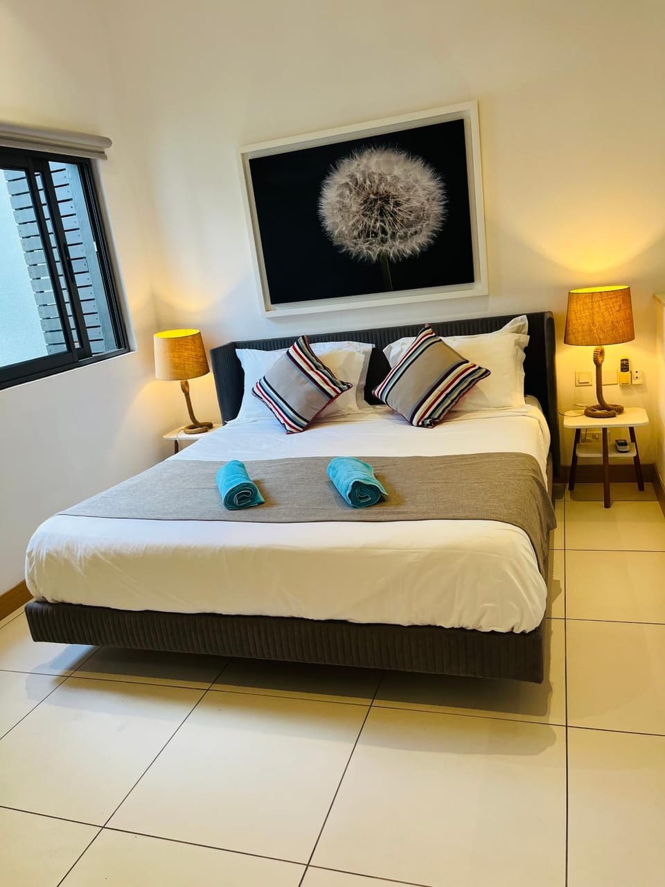 Bed, TV and multimedia, Photo of the whole room, Bedroom, towels