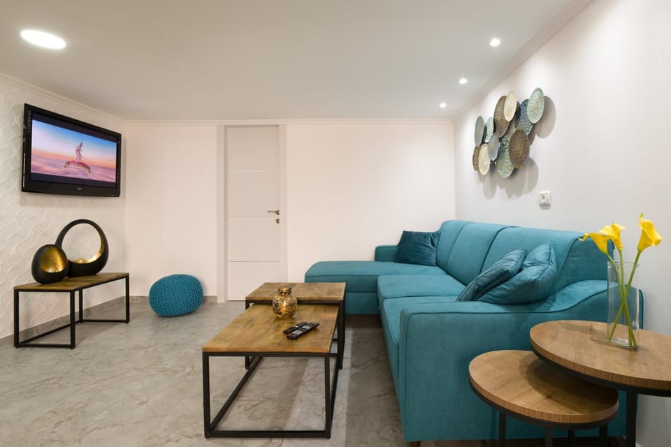 TV and multimedia, Living room, Dining area