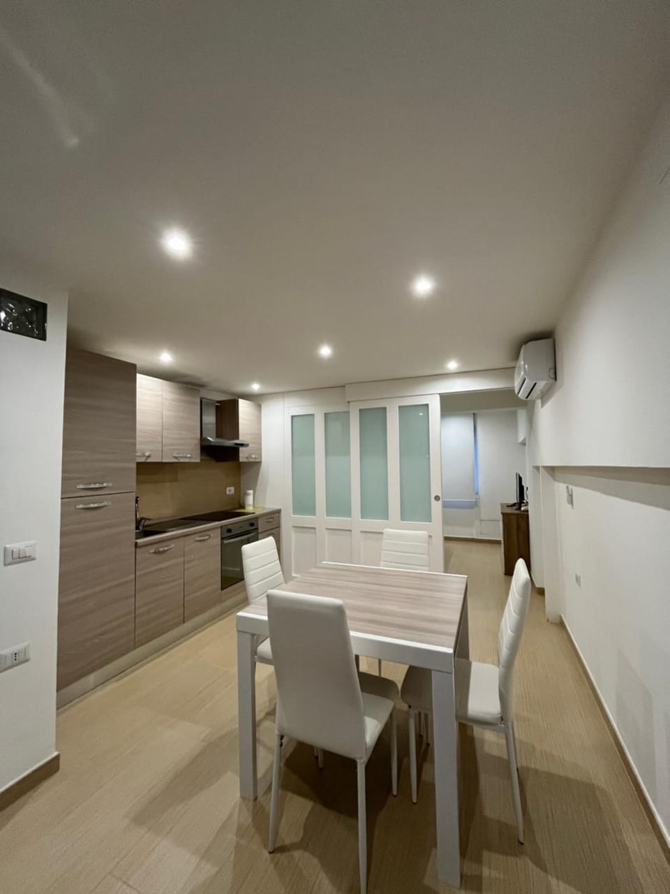 Kitchen or kitchenette, kitchen, air conditioner