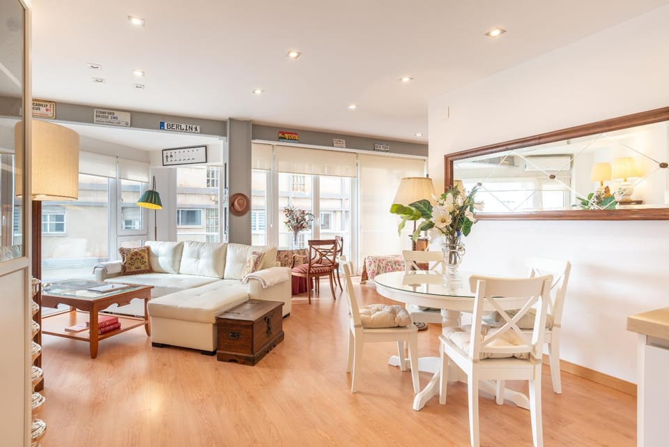 Living room, Seating area, Dining area