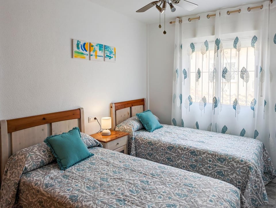 Bed, Photo of the whole room, Bedroom, fireplace