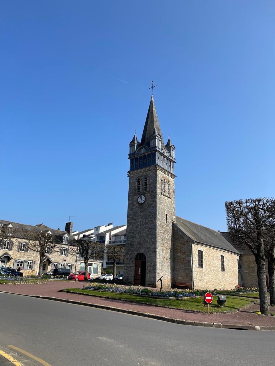 Nearby landmark, Neighbourhood