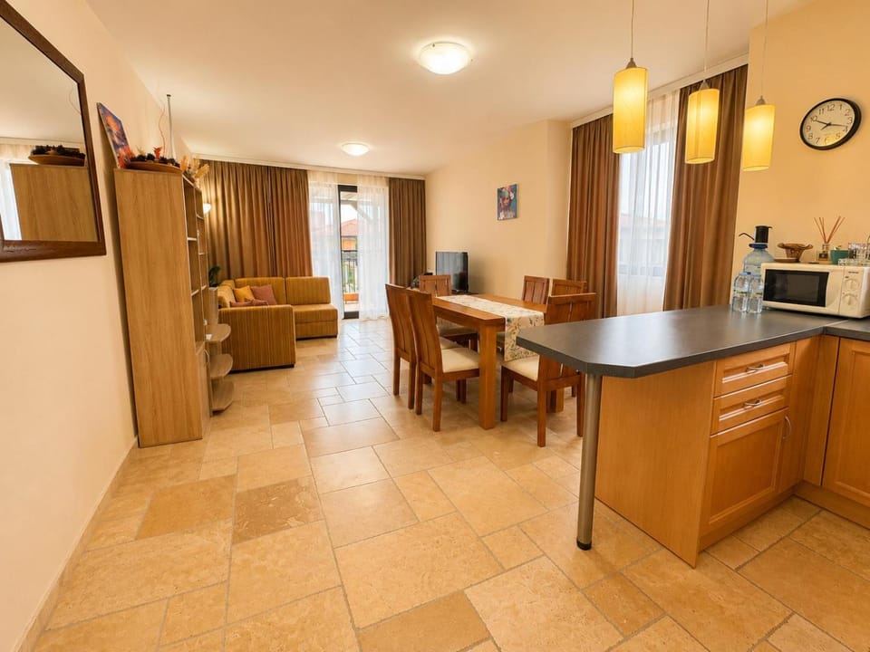 Kitchen or kitchenette, Dining area, pet friendly
