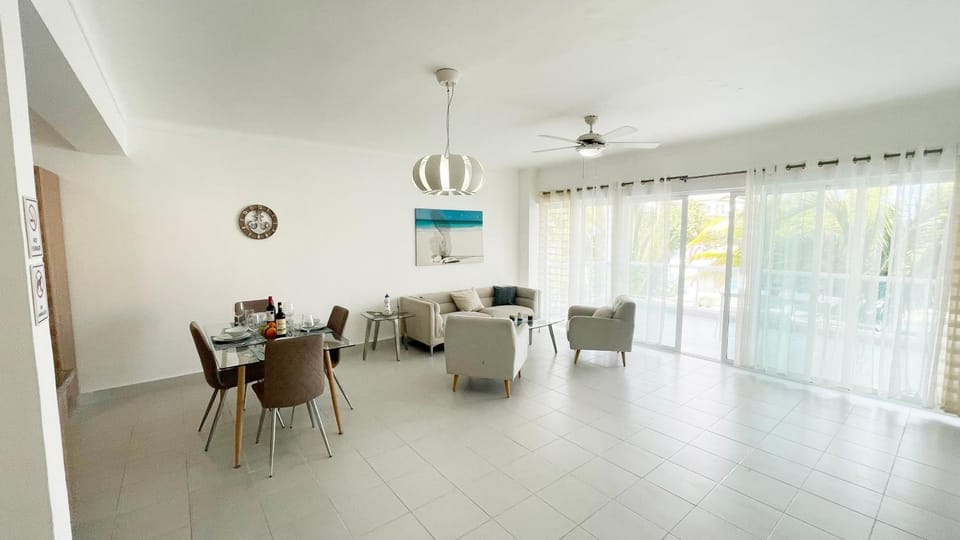 Living room, Dining area