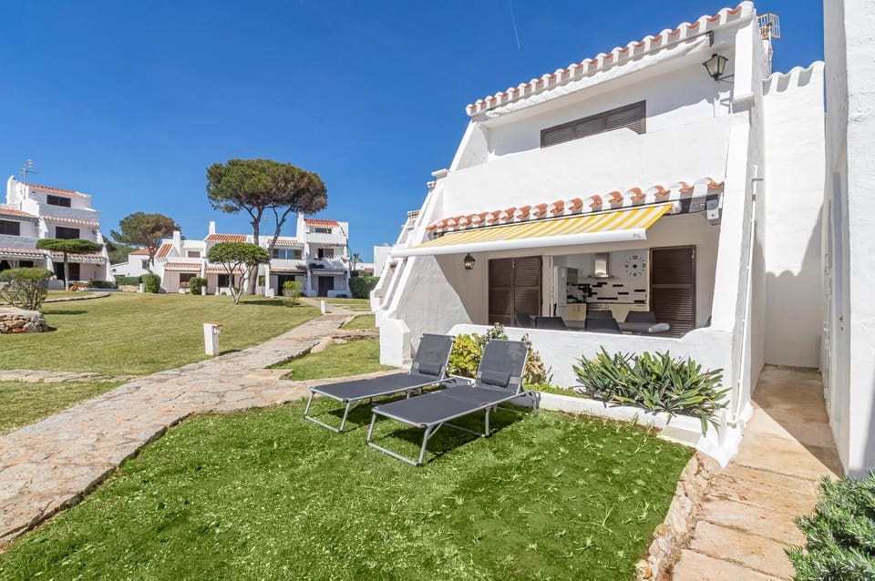 Property building, Garden view, sunbed