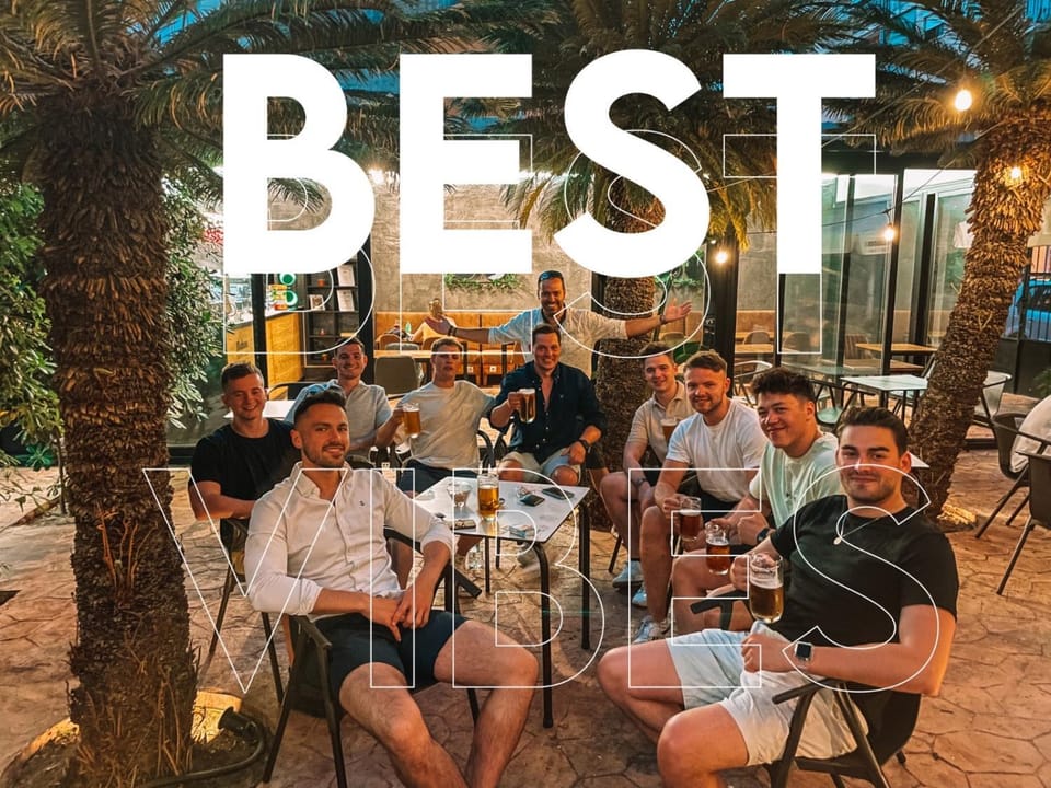 Restaurant/places to eat, Food, group of guests