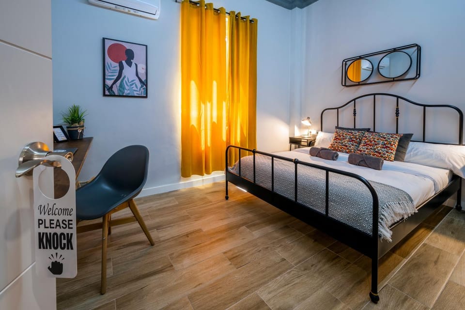 Bed, Photo of the whole room, Bedroom