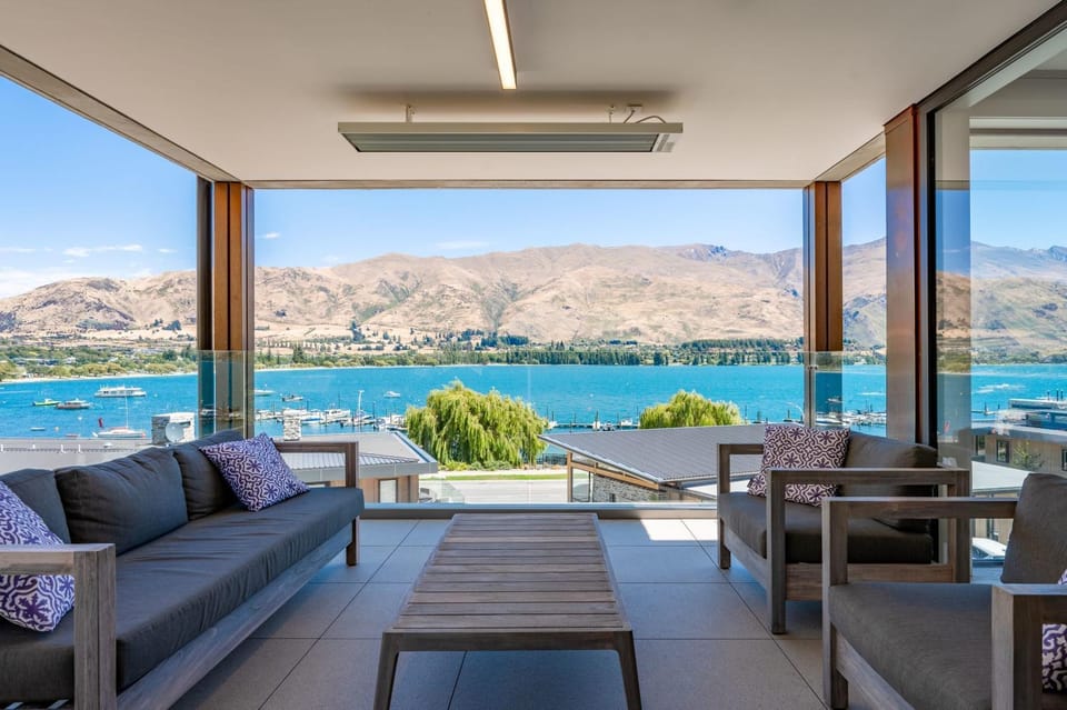Lakeside Luxury 2 Bedroom Apartment Apartment in Wanaka