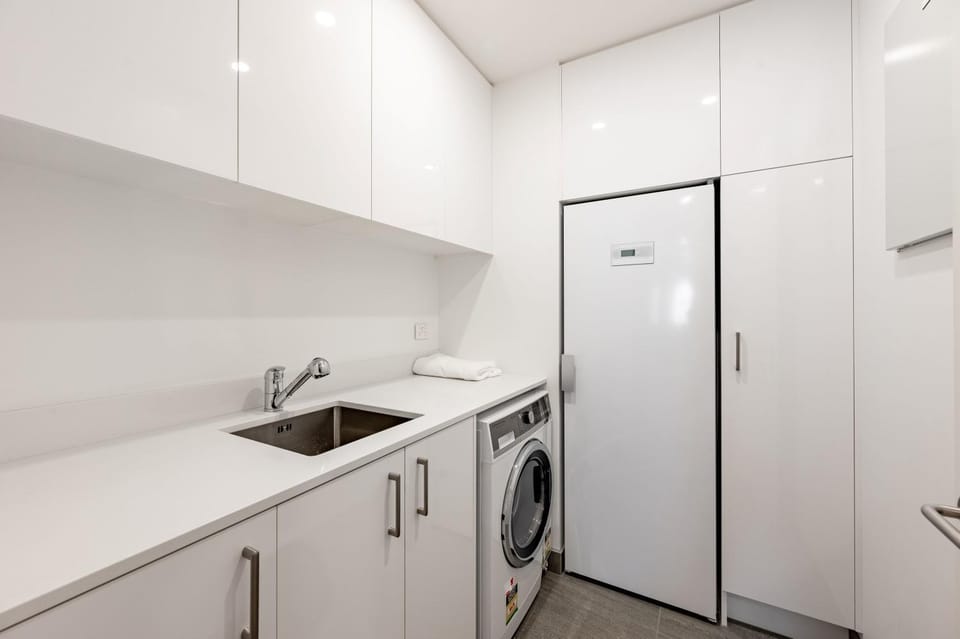 Lakeside Luxury Studio Apartment Inn in Wanaka