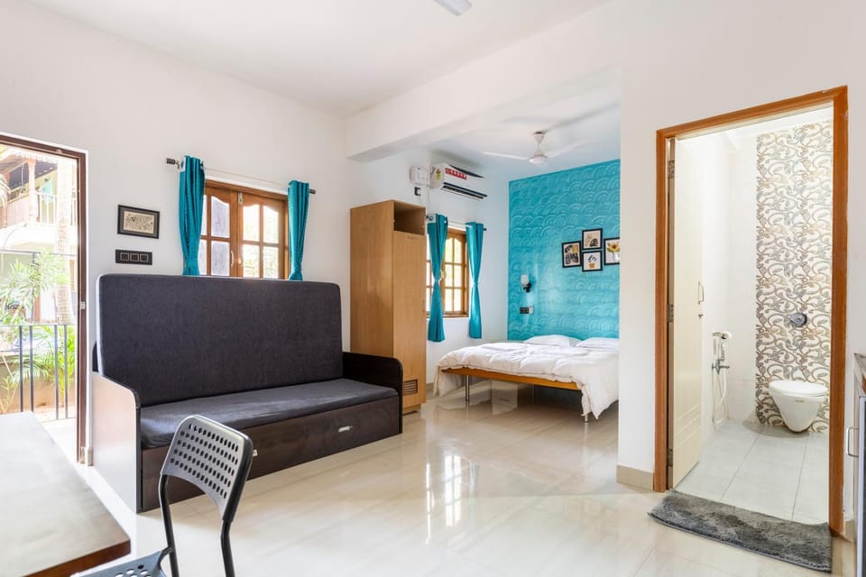 Bed, Seating area, Bedroom