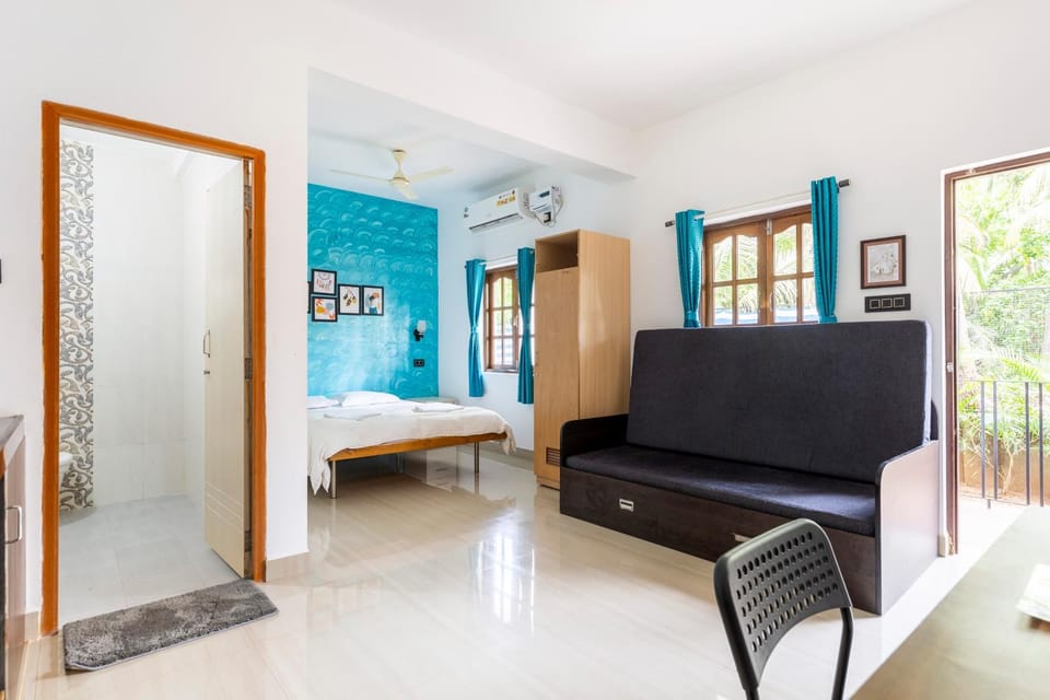 Bed, Seating area