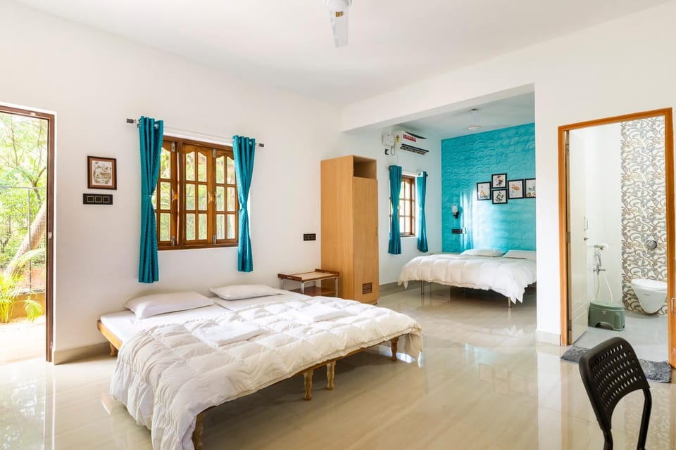 Bed, Photo of the whole room, Bedroom