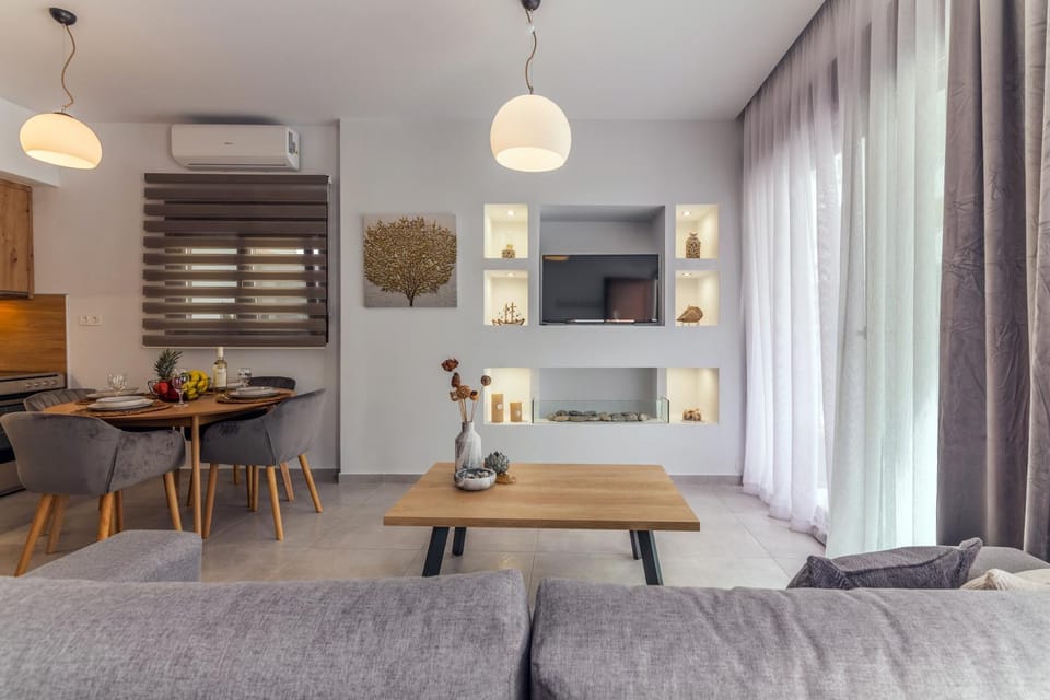 TV and multimedia, Living room, Seating area, Dining area