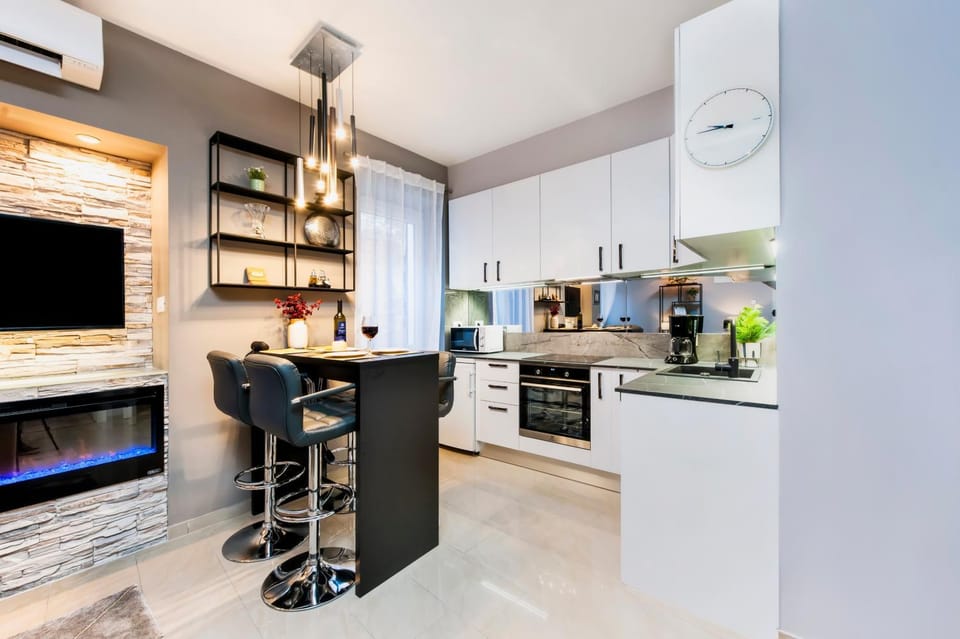 TV and multimedia, Kitchen or kitchenette, Dining area, flat iron