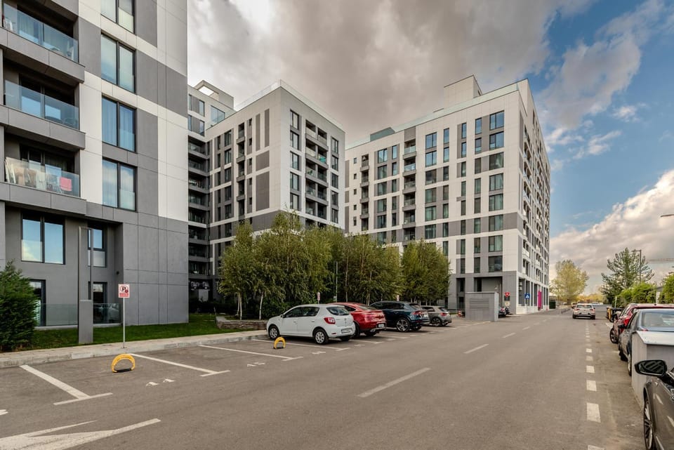 Property building, Day, Street view, Location, Parking