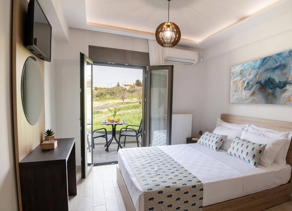 Bed, TV and multimedia, Photo of the whole room, Bedroom, air conditioner