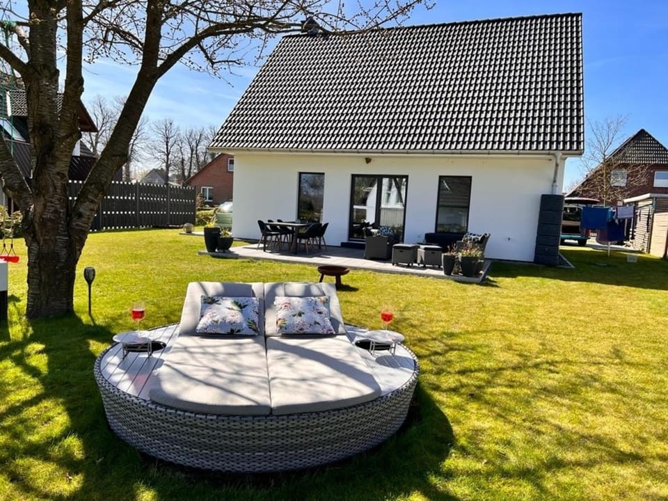 Zu Fuß zum Strand - familienfreundlich zwischen Wismar und Boltenhagen Wallbox am Haus! House in Mecklenburg-Vorpommern, Germany