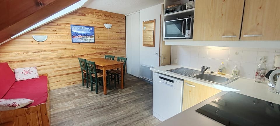 Kitchen or kitchenette, Living room