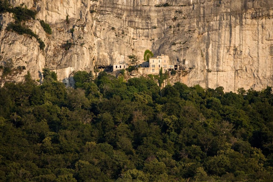 Nearby landmark, Natural landscape