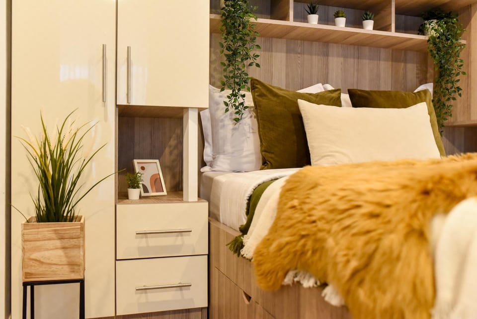 Bed, Photo of the whole room, Decorative detail, Bedroom, wardrobe