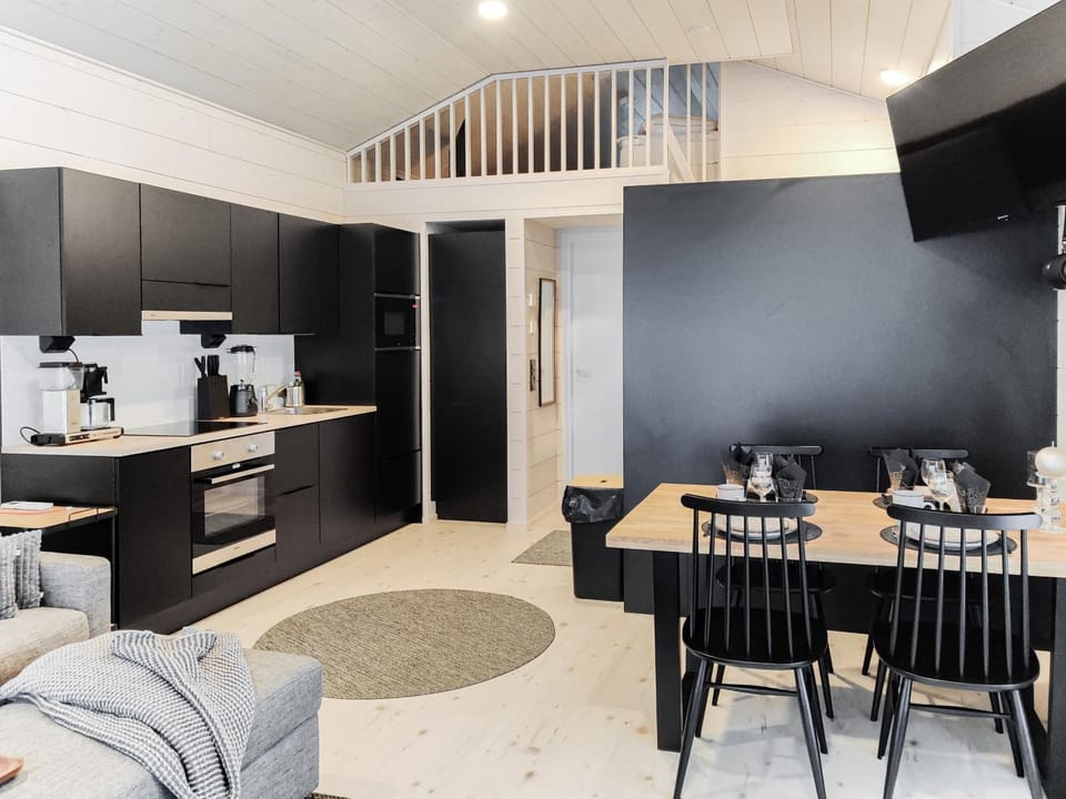 Kitchen or kitchenette, Photo of the whole room, Dining area