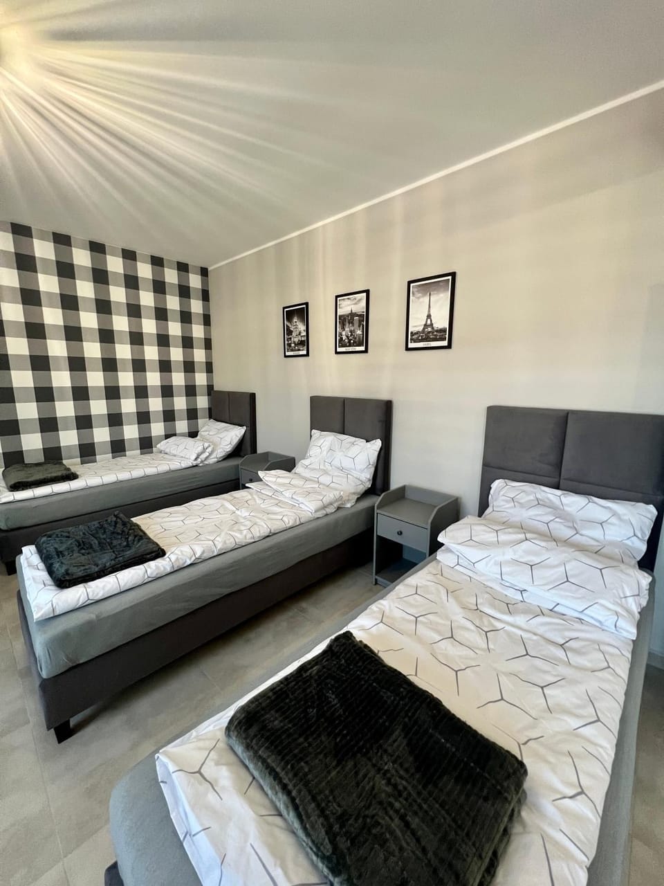 -Noclegi Marki-Pokoje z łazienkami-Parking-EV-okolica Warszawy- Bed and Breakfast in Warsaw