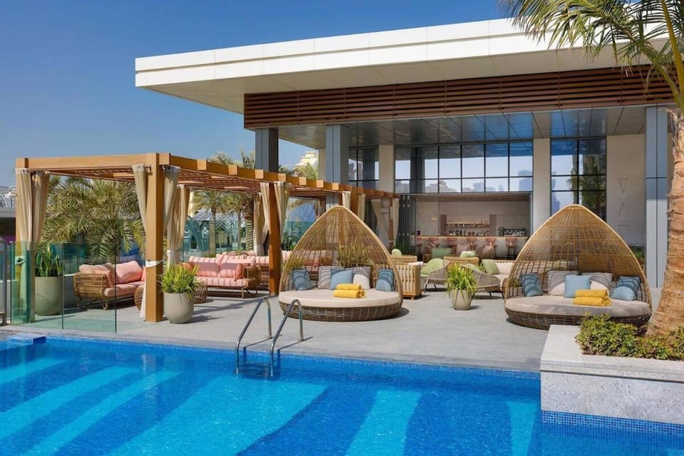 Property building, Swimming pool, sunbed