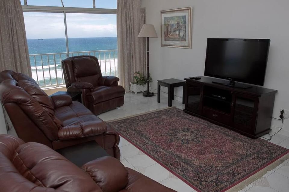 Communal lounge/ TV room, TV and multimedia, Living room, Sea view