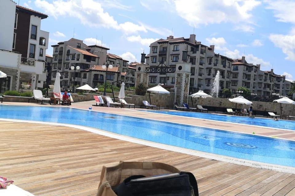 Swimming pool, sunbed