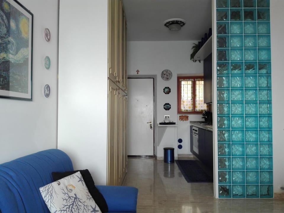 Kitchen or kitchenette, Living room, Photo of the whole room, Seating area, stove