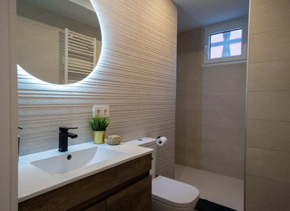 Shower, Bathroom, towels
