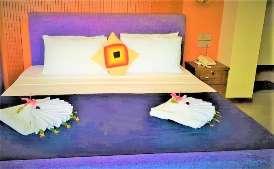 Photo of the whole room, Bedroom, towels