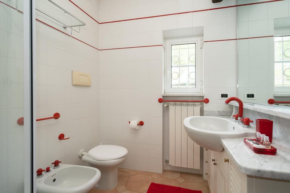 Bathroom, Living room