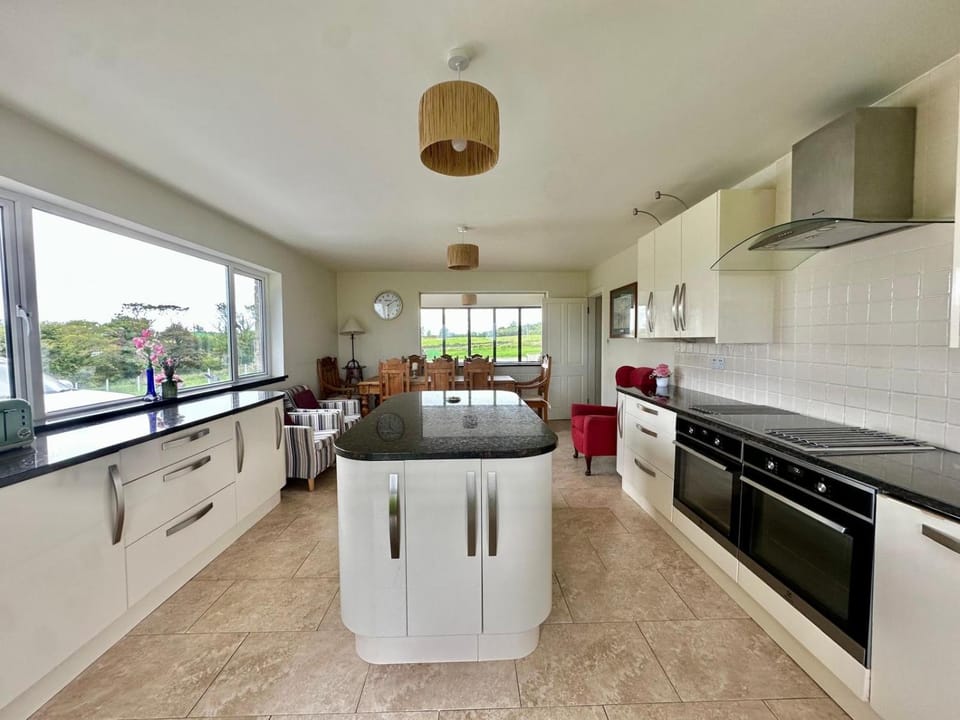 Dining area, dishwasher, toaster