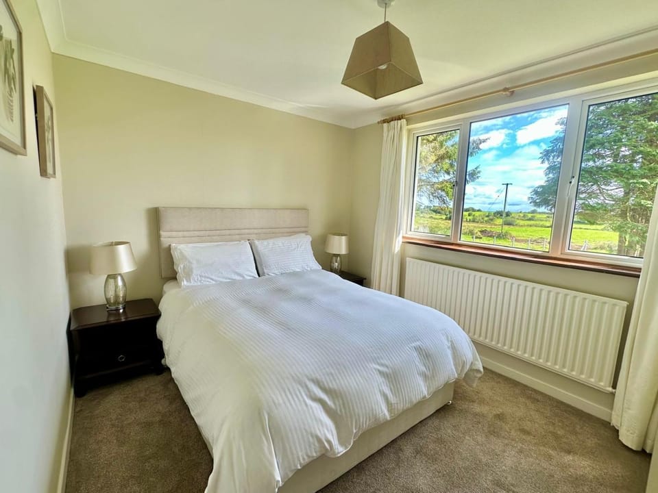 Bed, Photo of the whole room, wardrobe