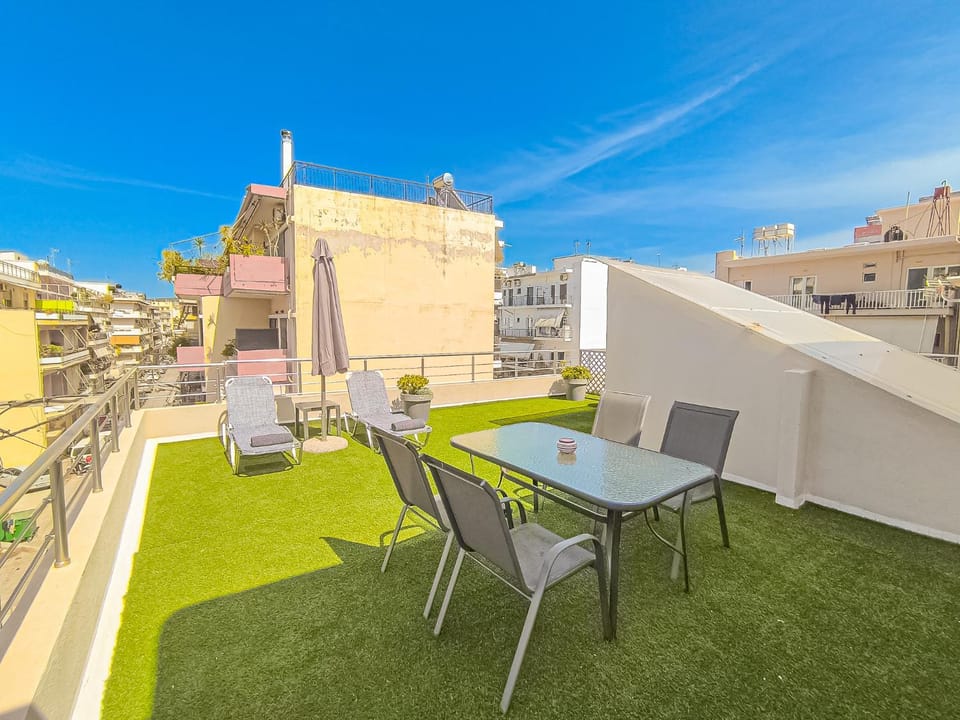 Fully renovated apartment in the city centre with roof garden! 3 minutes from the bus station and 6 minutes from the old town Apartment in Chania