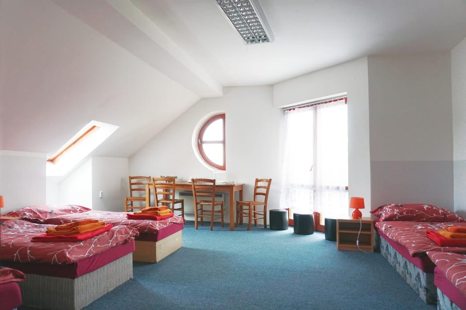 Bed, Photo of the whole room, Seating area, Bedroom