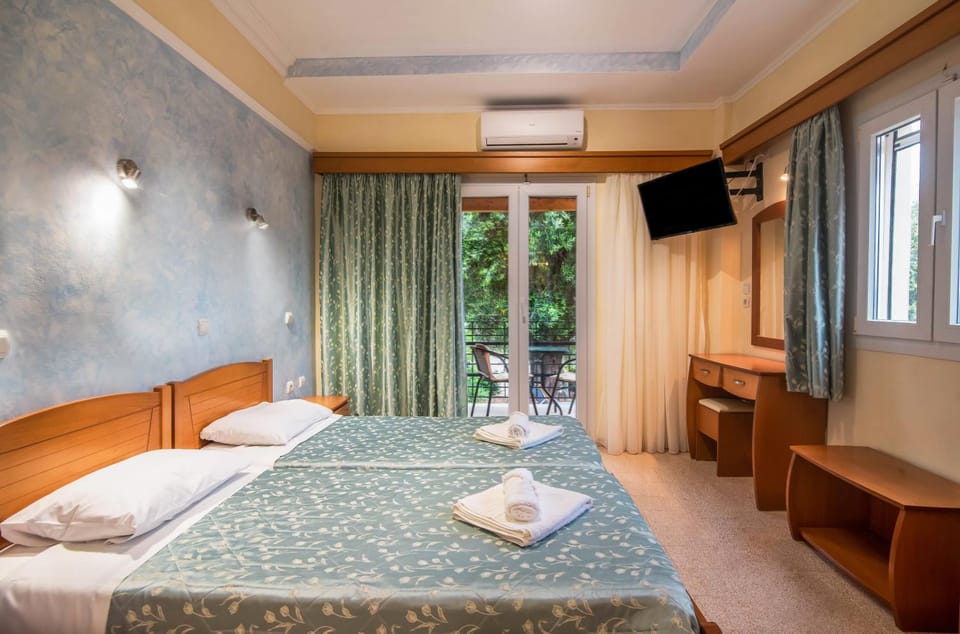 Living room, Bedroom