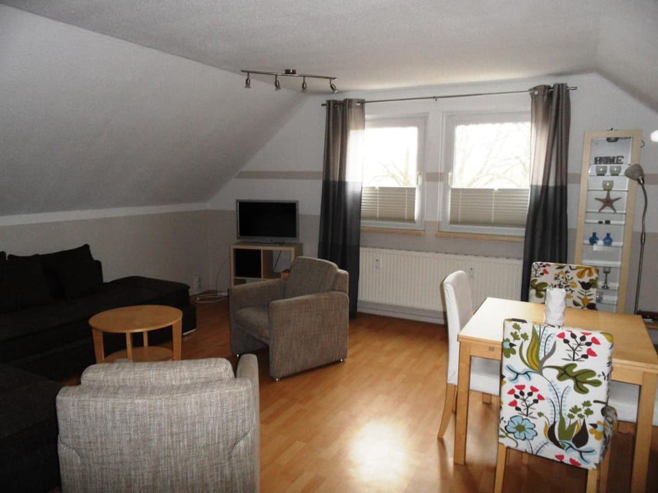 Living room, Seating area, Dining area