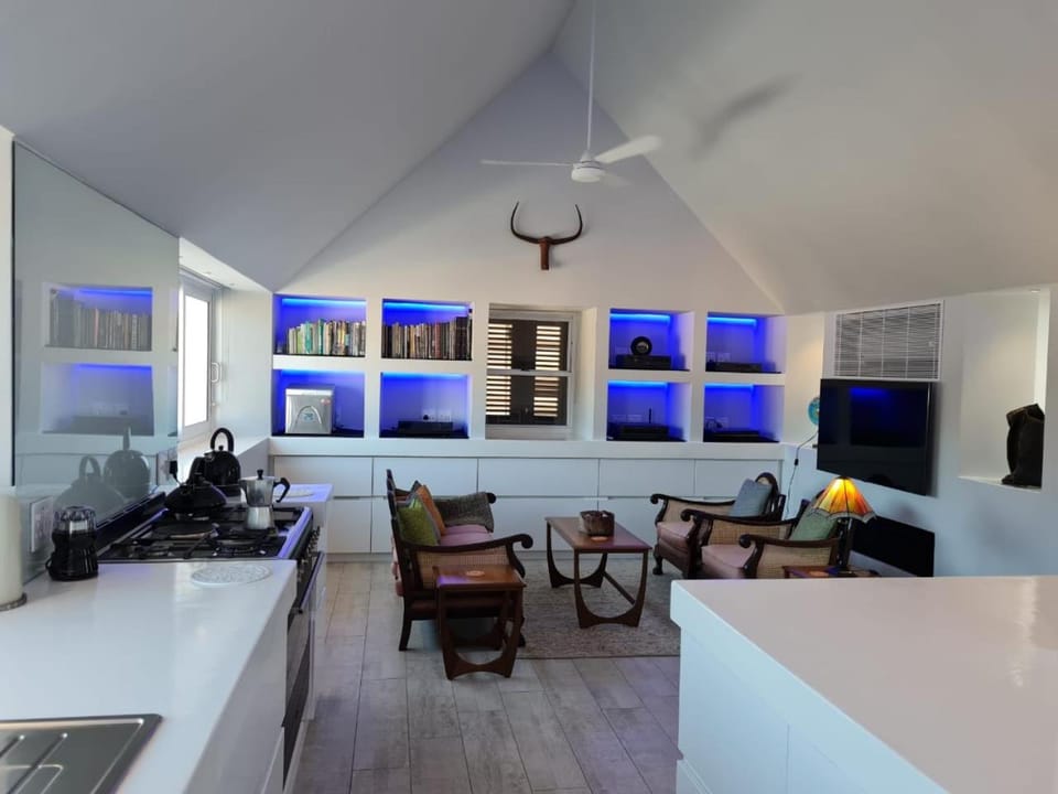 TV and multimedia, Living room, Seating area, fireplace