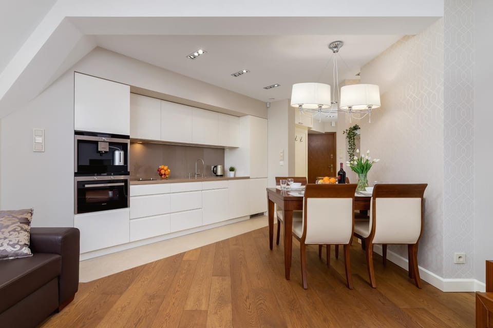 Dining area, kitchen