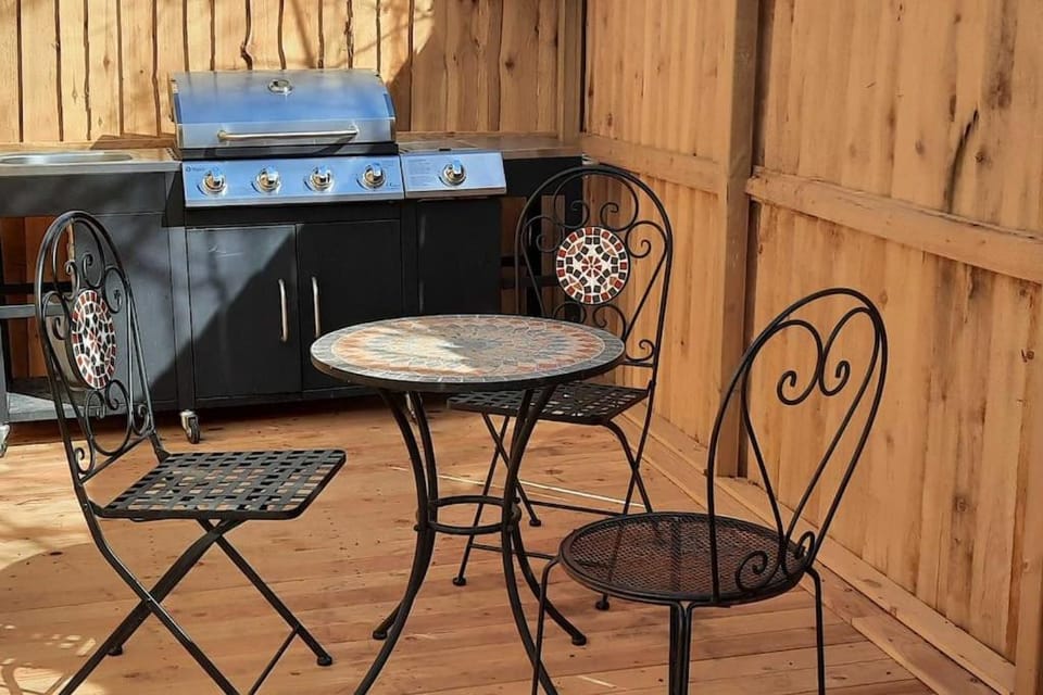 BBQ facilities, Balcony/Terrace, Seating area