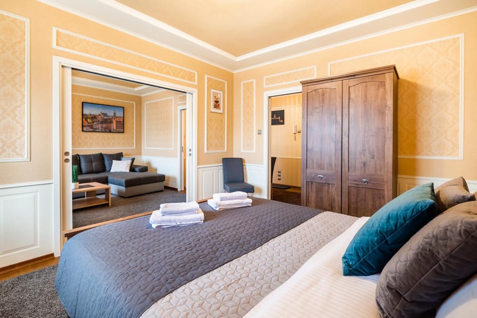 Bed, Living room, Bedroom