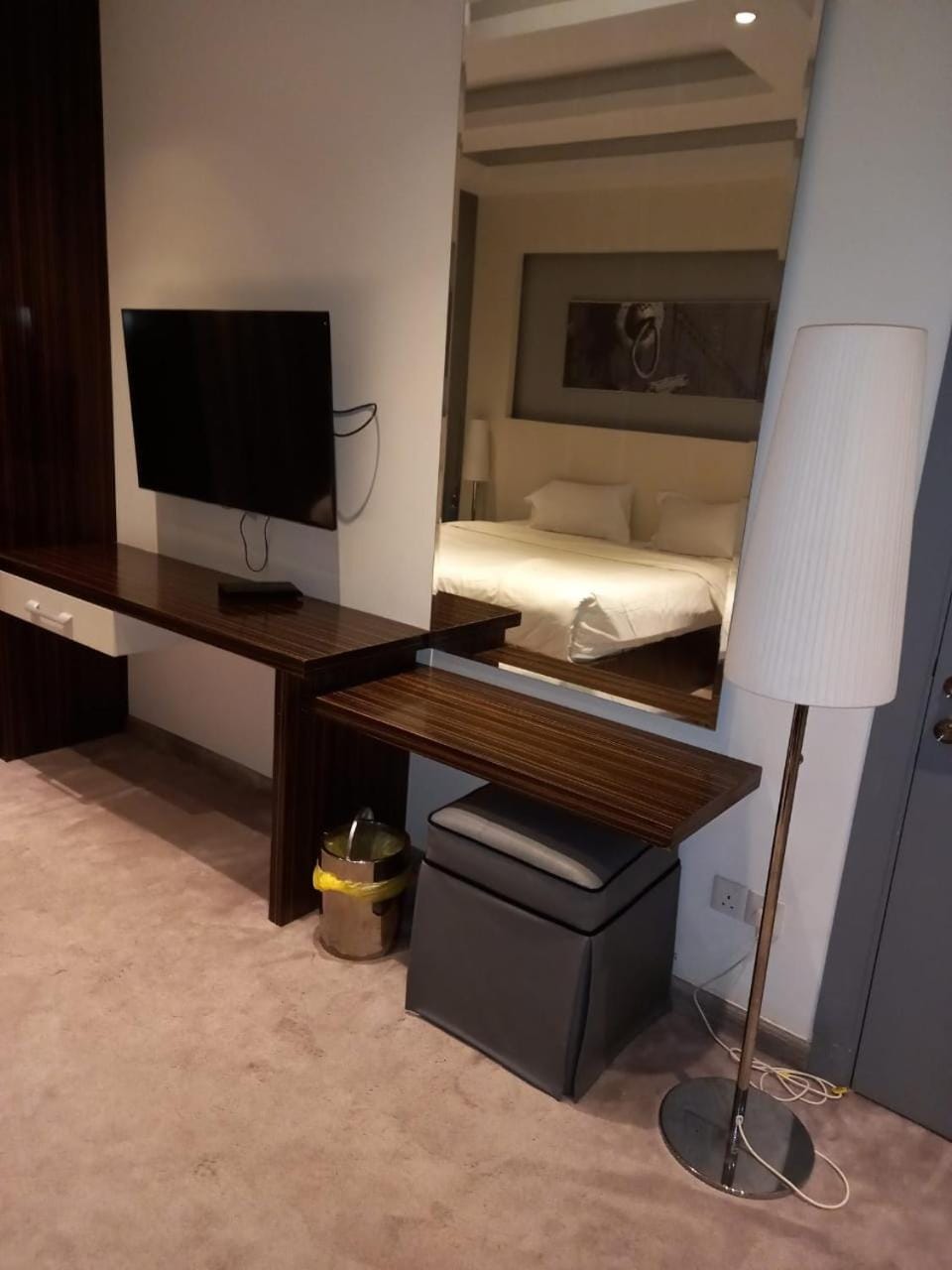 Bed, TV and multimedia, Bedroom