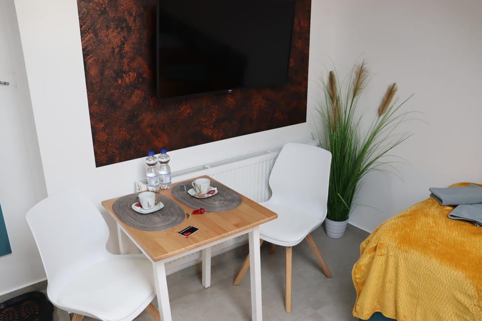 TV and multimedia, Living room, Photo of the whole room, Dining area