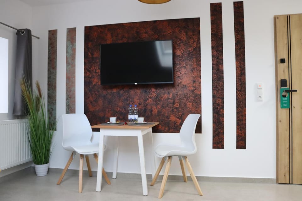 TV and multimedia, Seating area, Dining area