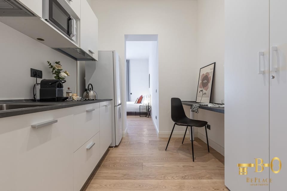 Kitchen or kitchenette, Dining area, minibar, stove